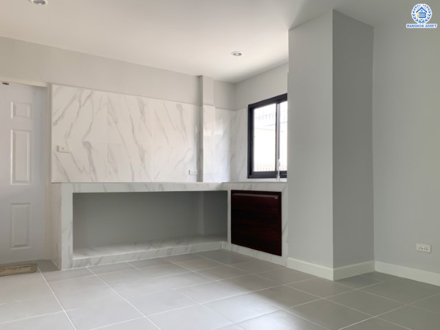 บ้านมือสองตกแต่งใหม่ คุณภาพแบรนด์ LH ม.ชัยพฤกษ์ บางแวก เนื้อที่ 105.3 ตร.ว. ตกแต่งหรูหรา ฟังก์ชันจัดเต็ม 4 ห้องนอน 3 ห้องน้ำ 1 ห้องอเนกประสงค์ จอดรถได้ 3 คัน พร้อม Facilities ครบ! บนทำเลคุณภาพ เชื่อมต่อได้หลายเส้นทาง ใกล้เซ็นทรัลปิ่นเกล้า และทางด่วนคู่ขนานลอยฟ้า